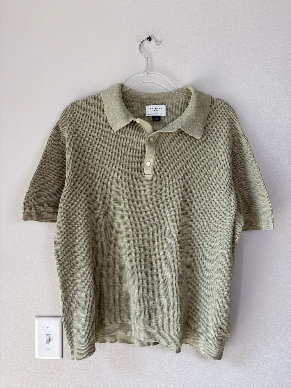 American Eagle Muted Green Knit Short Sleeve Henley Polo Shirt Vacation Beach